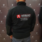 ζακετα με κεντημενο λογοτυπο ρουχα