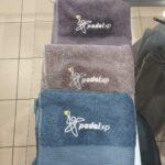 Πετσέτες με κεντημένο λογότυπο