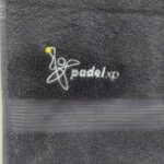 Πετσέτες με κεντημένο λογότυπο